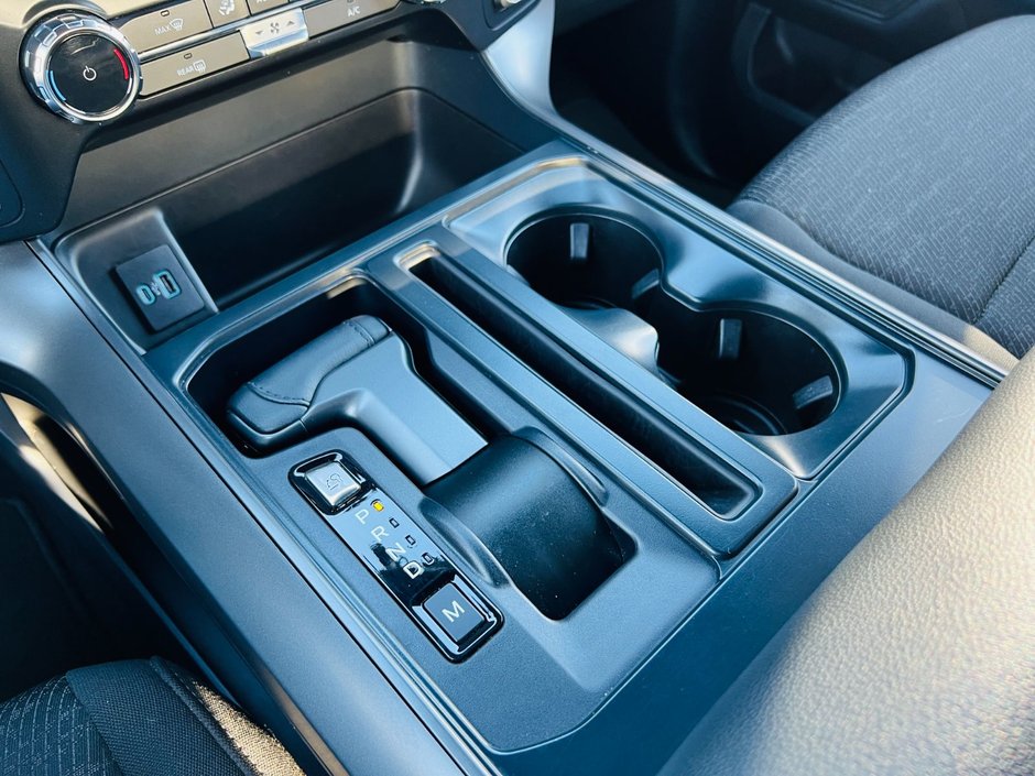 Ford F-150 XLT 2024-48