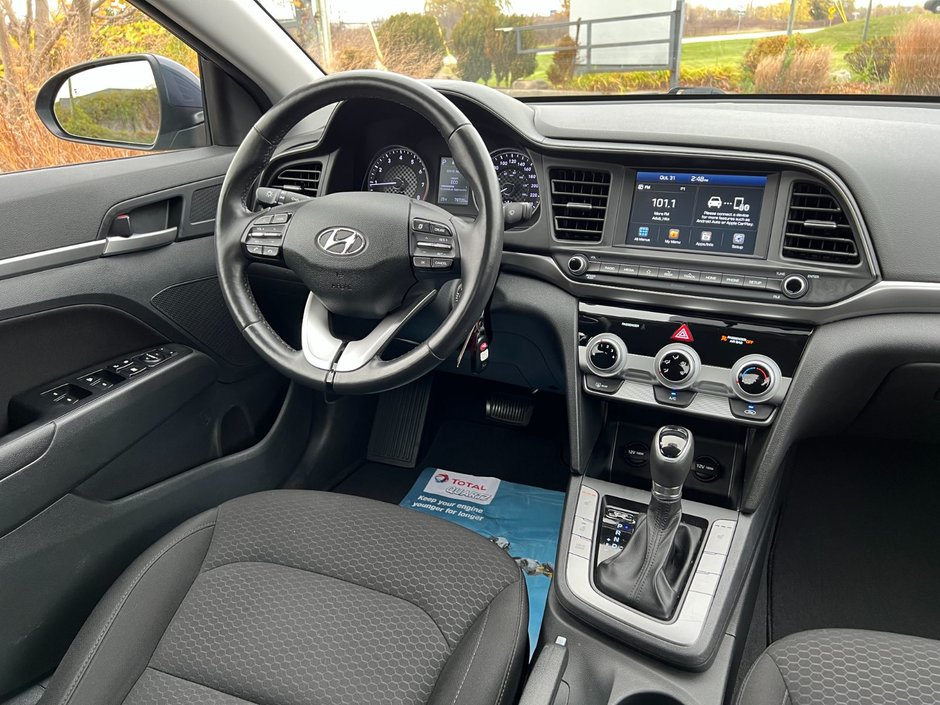 Hyundai Elantra Preferred 2020-9