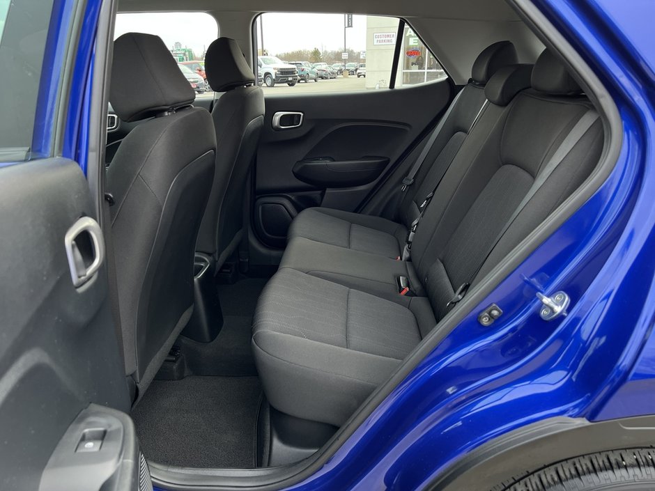 2023 Hyundai Venue Essential-33