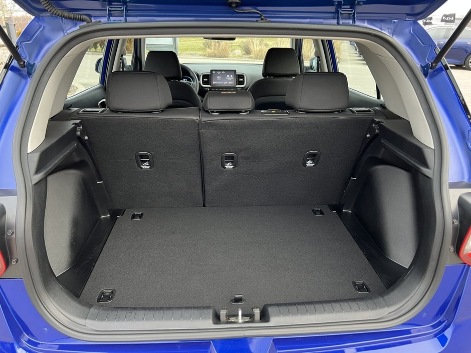 2023 Hyundai Venue Essential-35