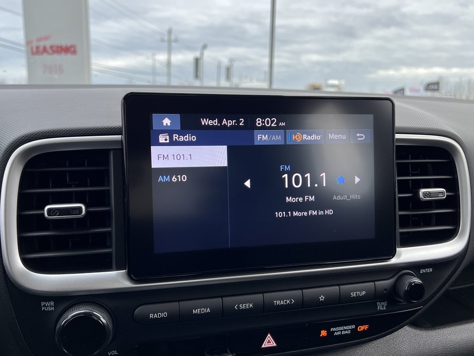 2023 Hyundai Venue Essential-24