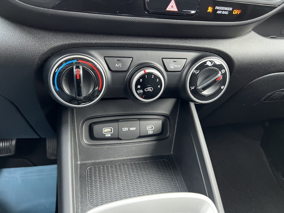 2023 Hyundai Venue Essential-29
