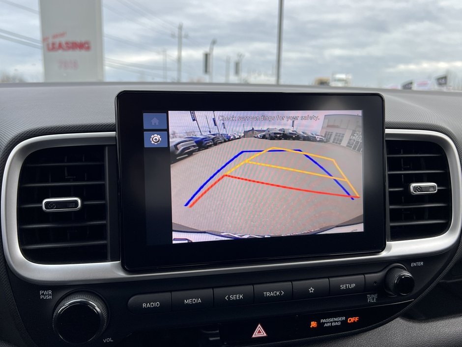 2023 Hyundai Venue Essential-28