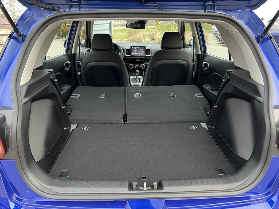 2023 Hyundai Venue Essential-36