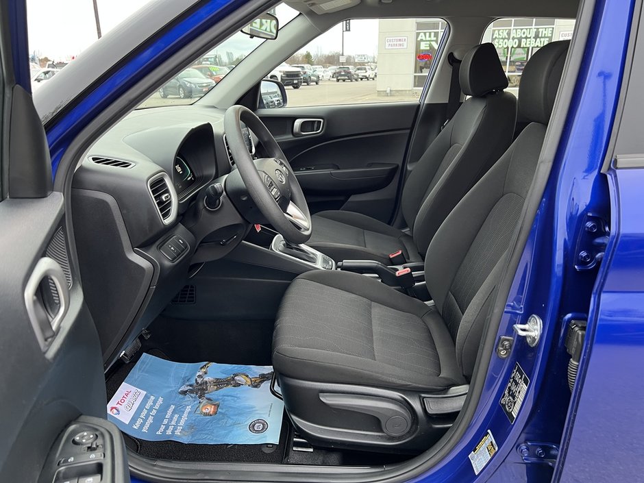 2023 Hyundai Venue Essential-7