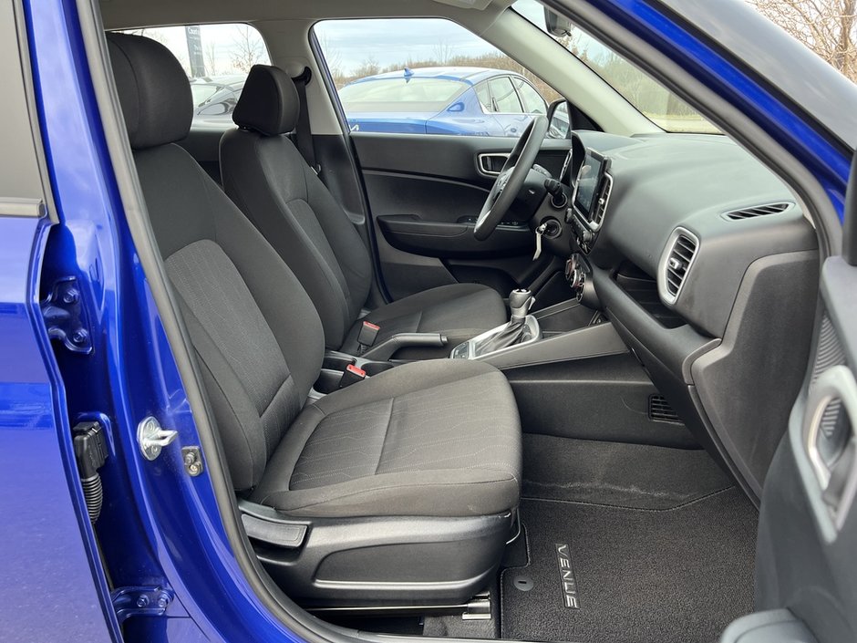 2023 Hyundai Venue Essential-8