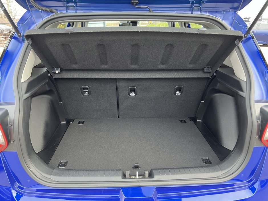2023 Hyundai Venue Essential-34