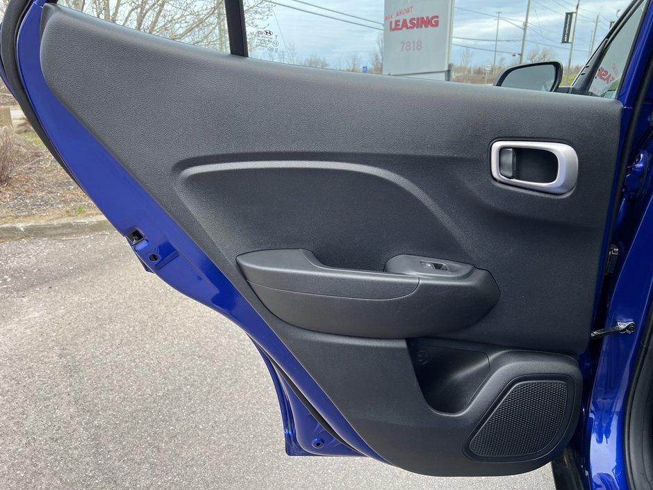 2023 Hyundai Venue Essential-32