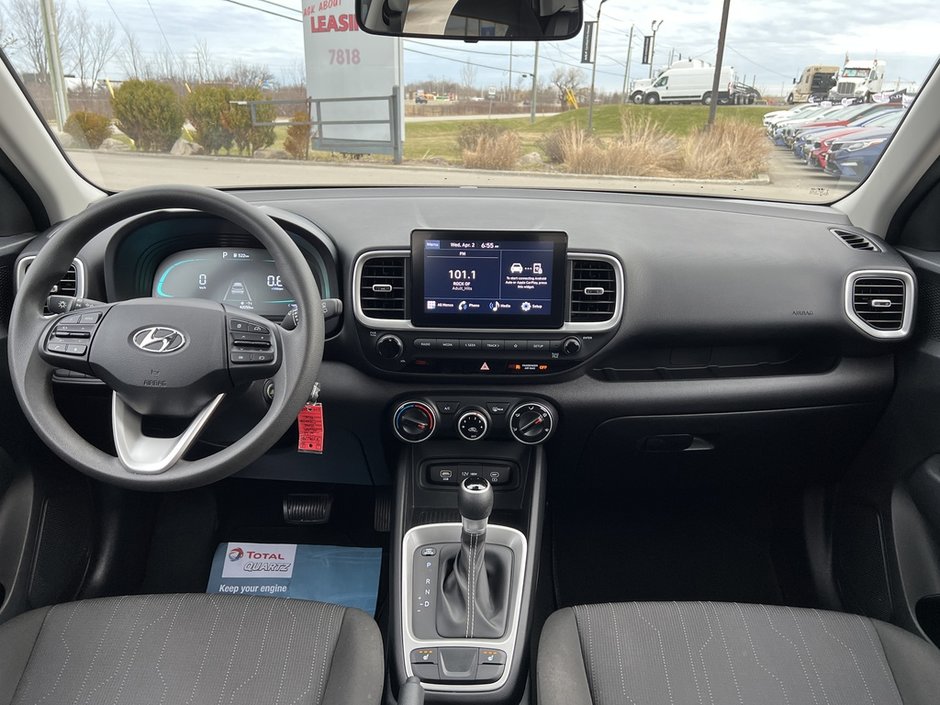 2023 Hyundai Venue Essential-10
