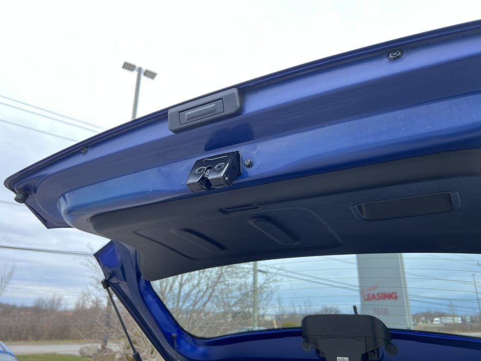 2023 Hyundai Venue Essential-38