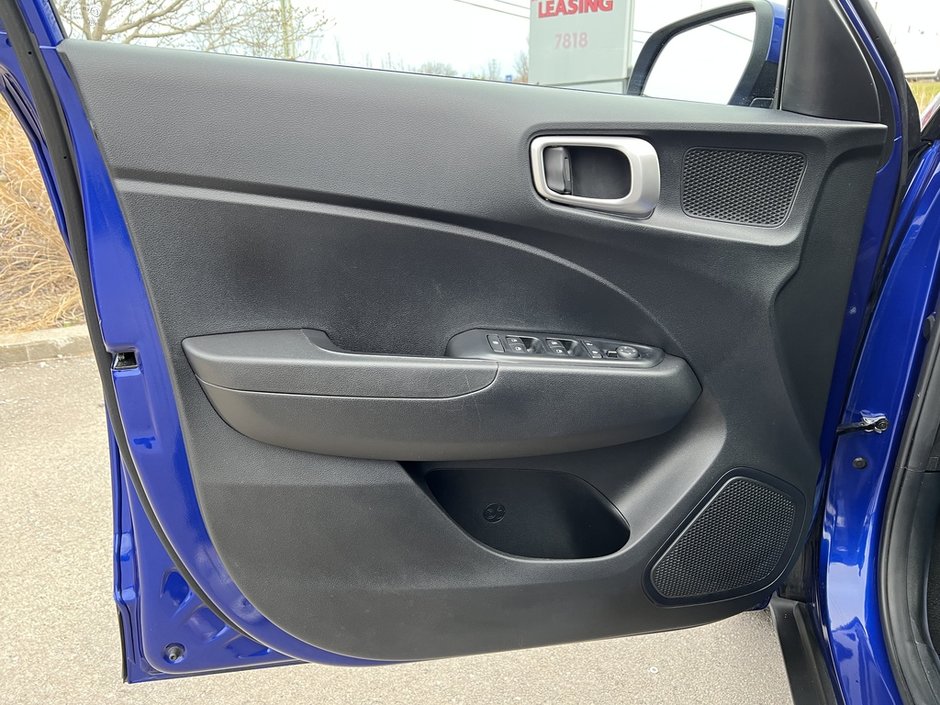 2023 Hyundai Venue Essential-6