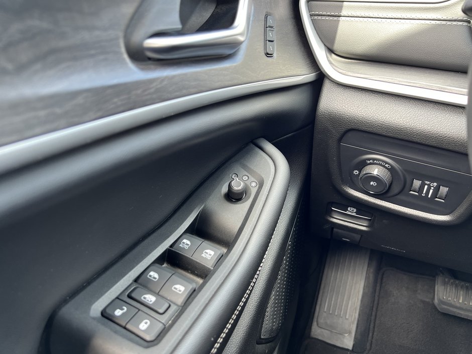 2023 Jeep Grand Cherokee Limited 4X4-12