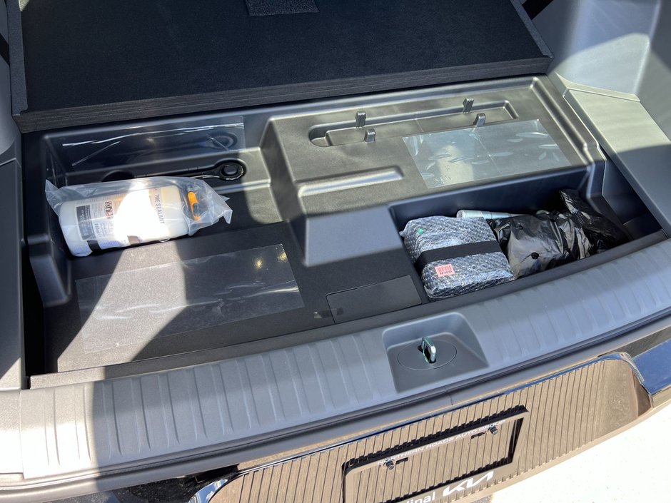 2026 Kia EV9 Land AWD w/ Plus Package-94