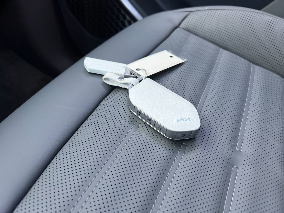 2026 Kia EV9 Land AWD w/ Plus Package-10