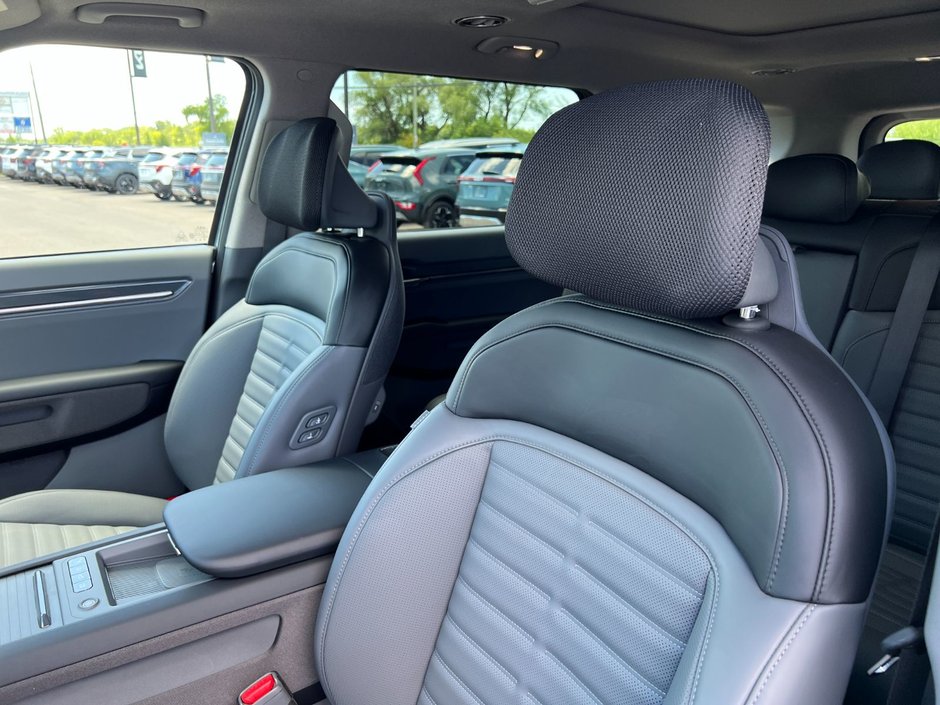 2026 Kia EV9 Land AWD w/ Plus Package-8