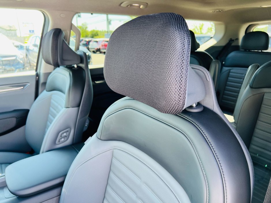 2026 Kia EV9 Land AWD w/ Premium Package-9