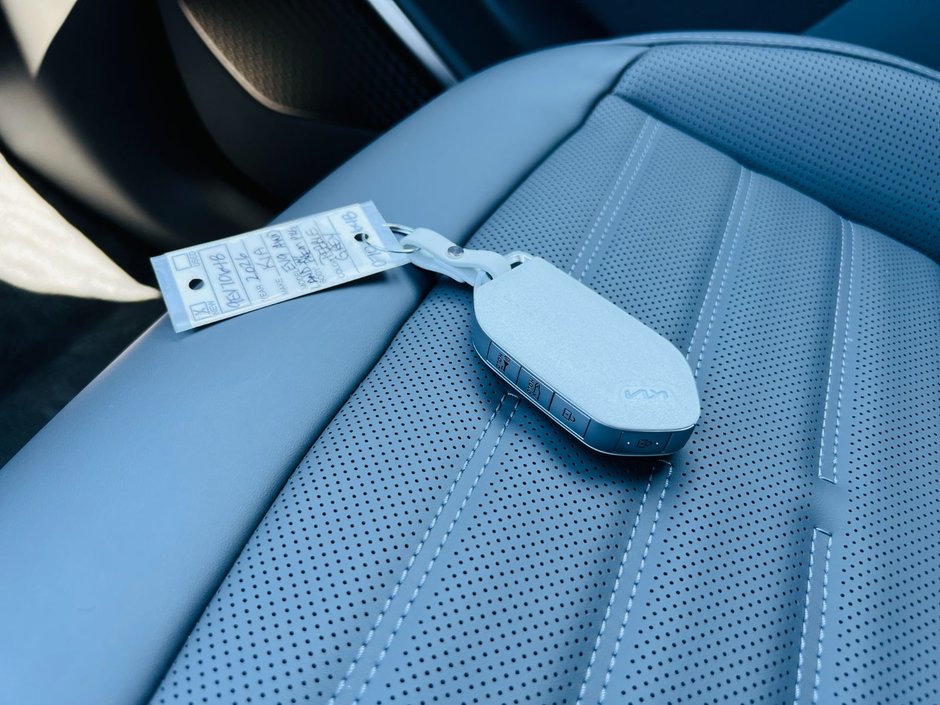 2026 Kia EV9 Land AWD w/ Premium Package-11