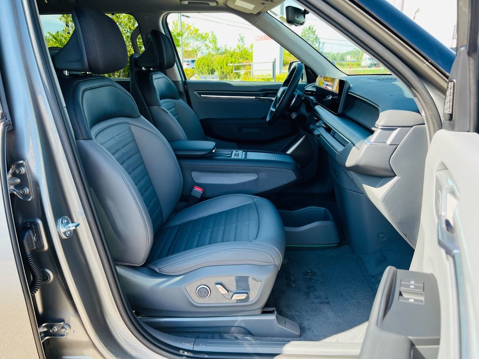 2026 Kia EV9 Land AWD w/ Premium Package-10