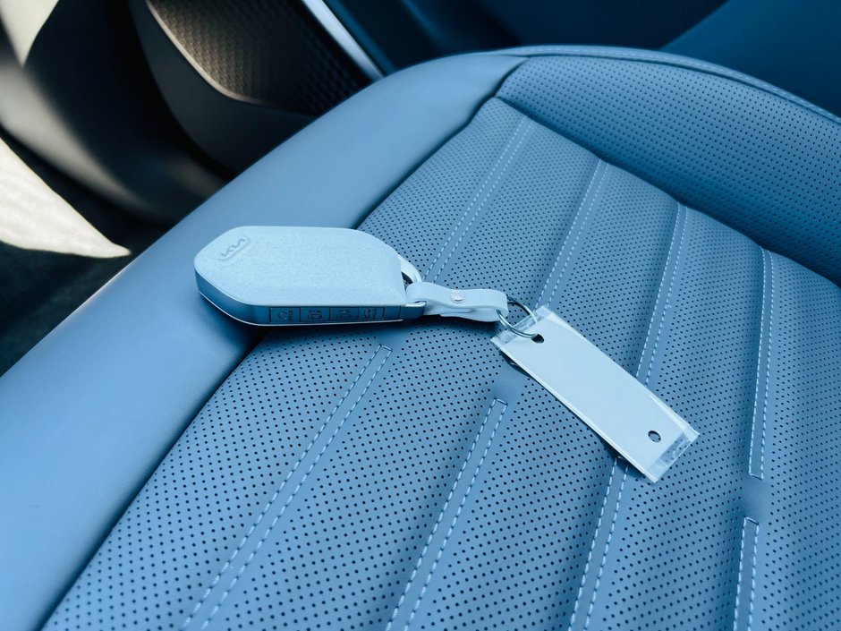 2026 Kia EV9 Land AWD w/ Premium Package-12