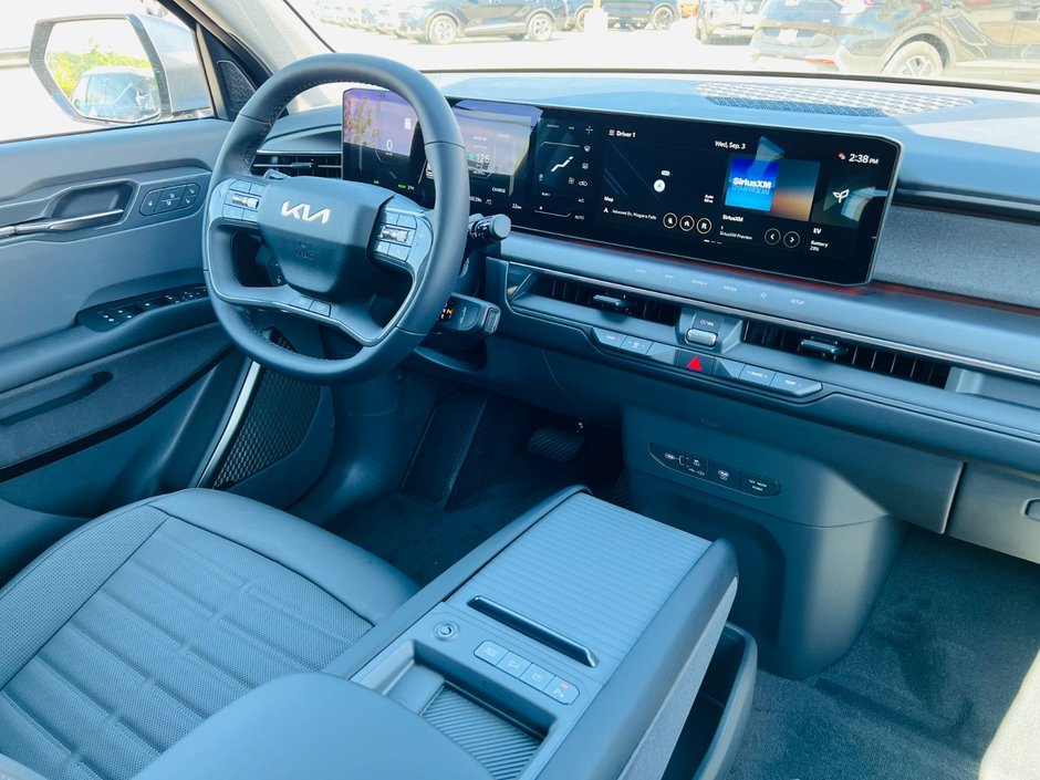 2026 Kia EV9 Land AWD w/ Premium Package-36