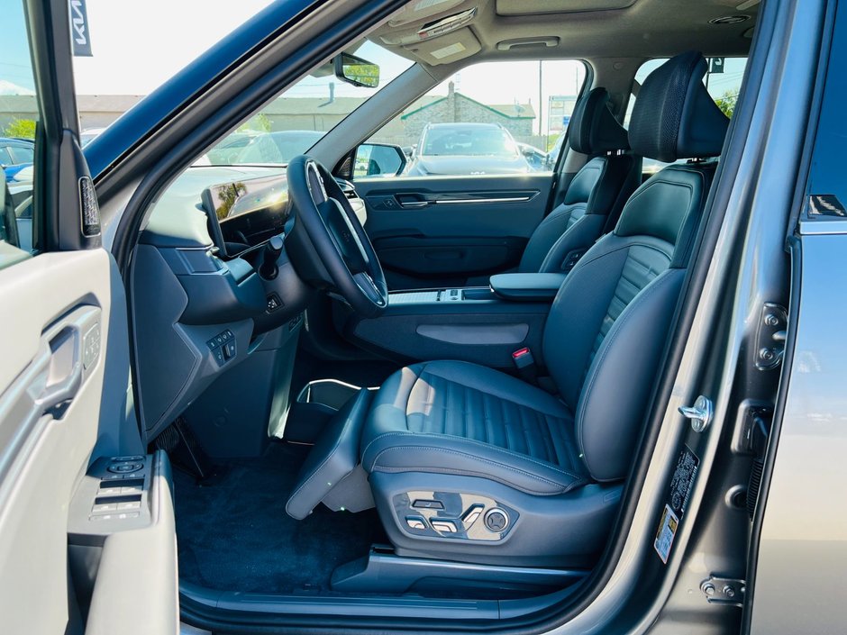 2026 Kia EV9 Land AWD w/ Premium Package-8