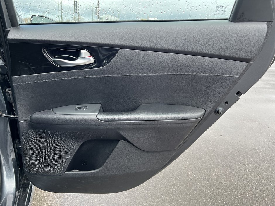 2021 Kia Forte EX IVT-36