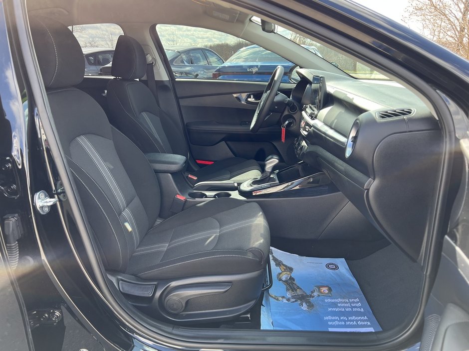 2023 Kia Forte EX IVT-8