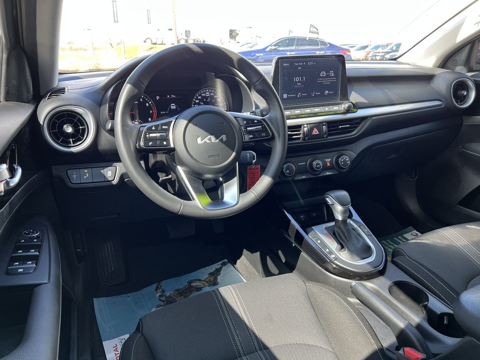 2023 Kia Forte EX IVT-11