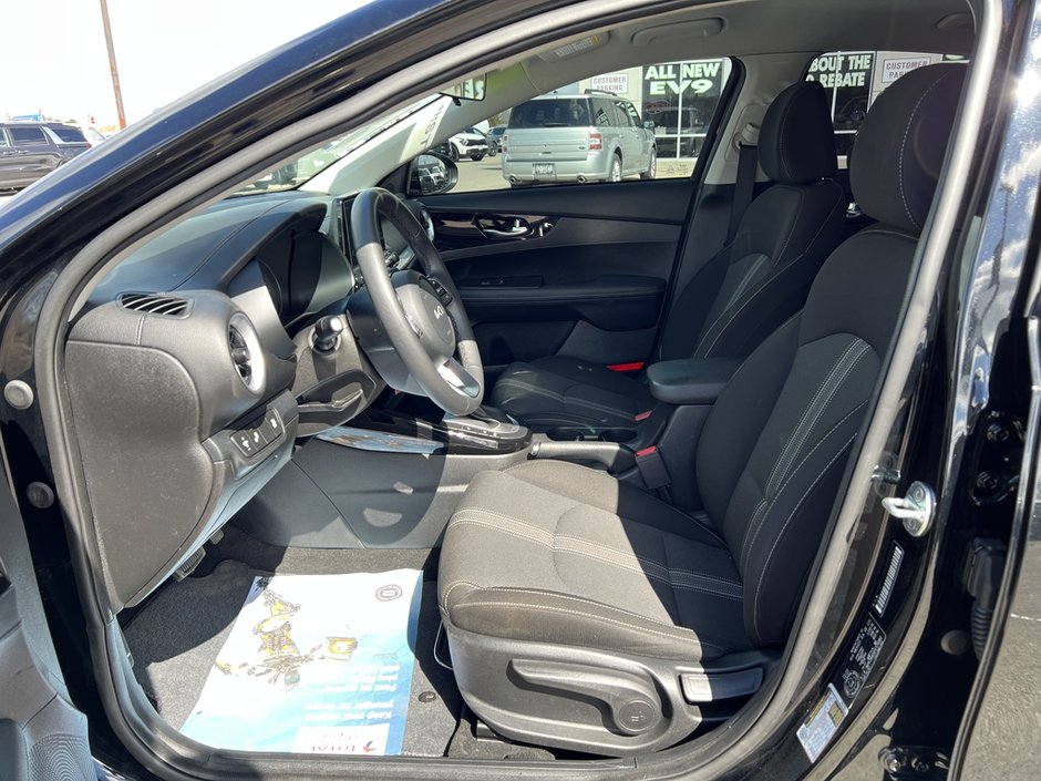 2023 Kia Forte EX IVT-7