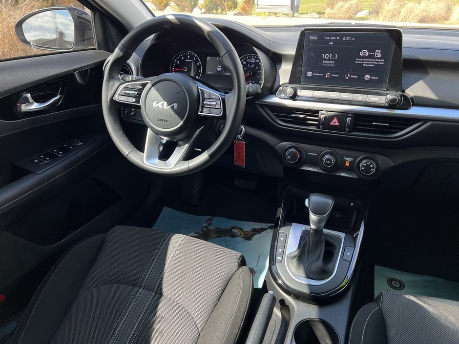 2023 Kia Forte EX IVT-25