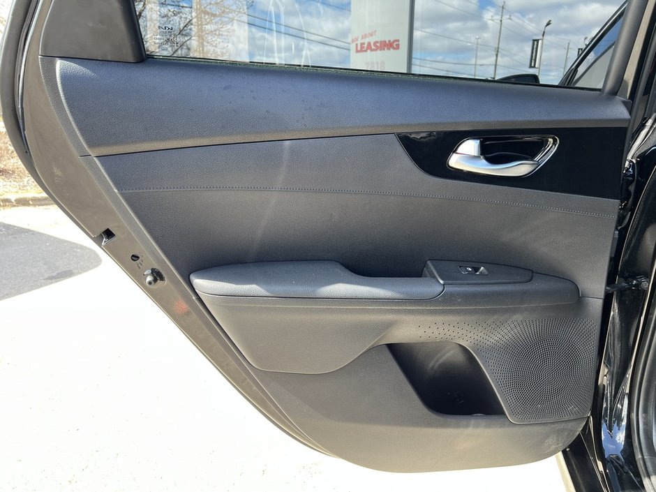 2023 Kia Forte EX IVT-38
