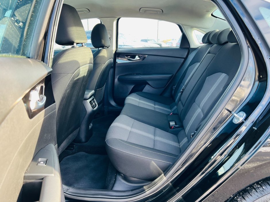 Kia Forte EX 2023-40