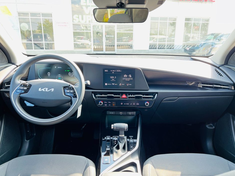 2025 Kia Niro HEV LX-10