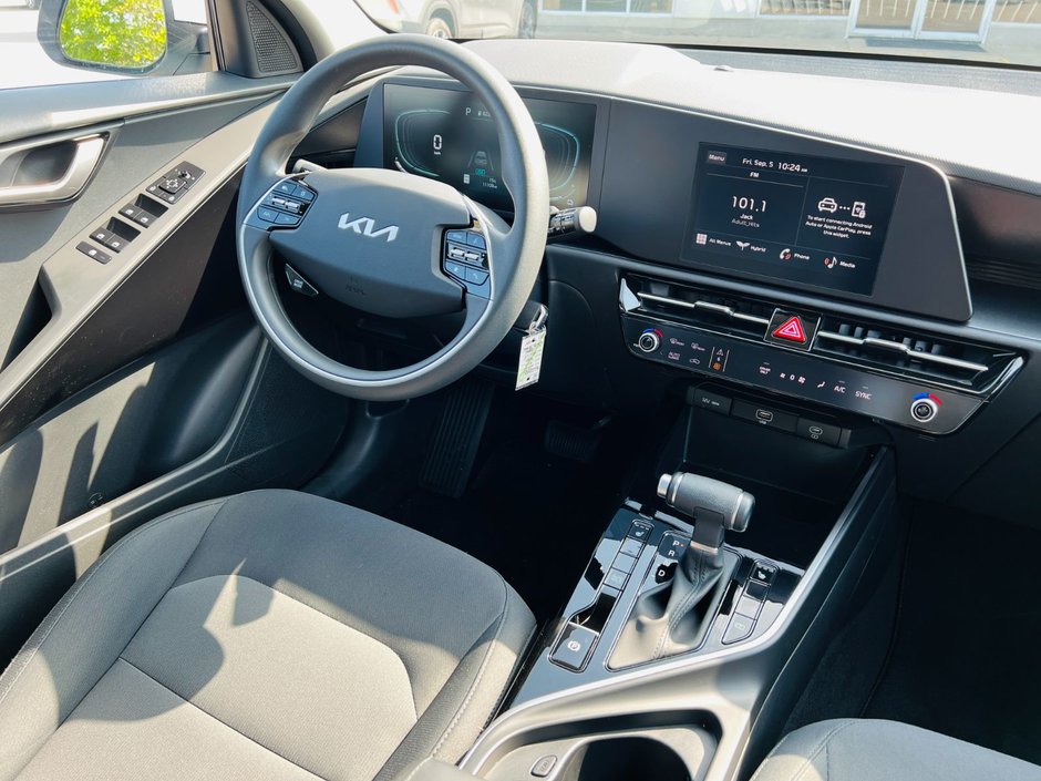 2025 Kia Niro HEV LX-26