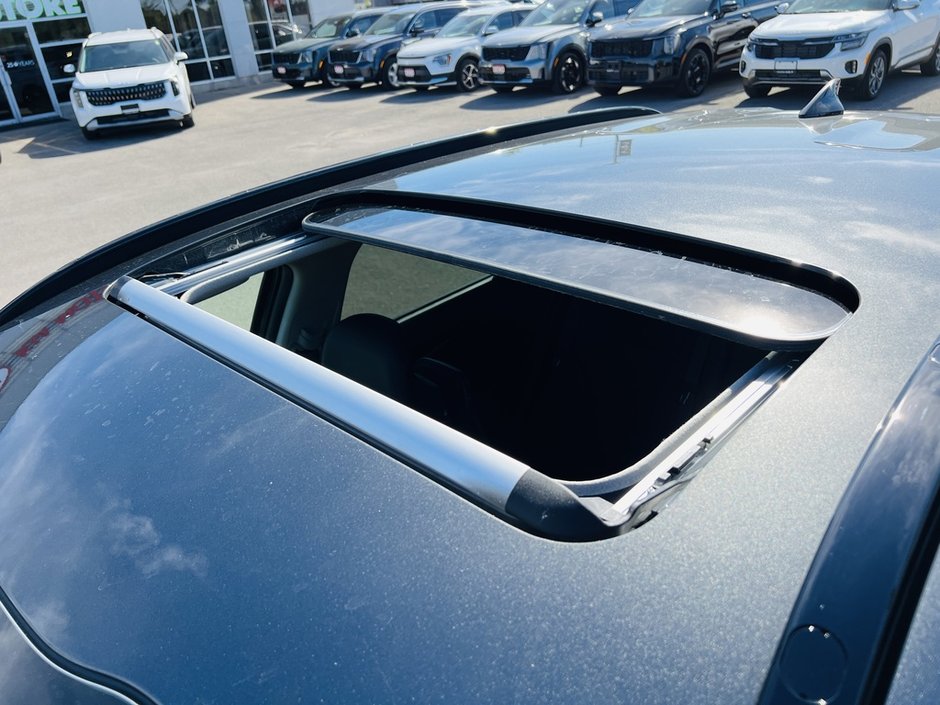 2025 Kia Niro SX HEV-60