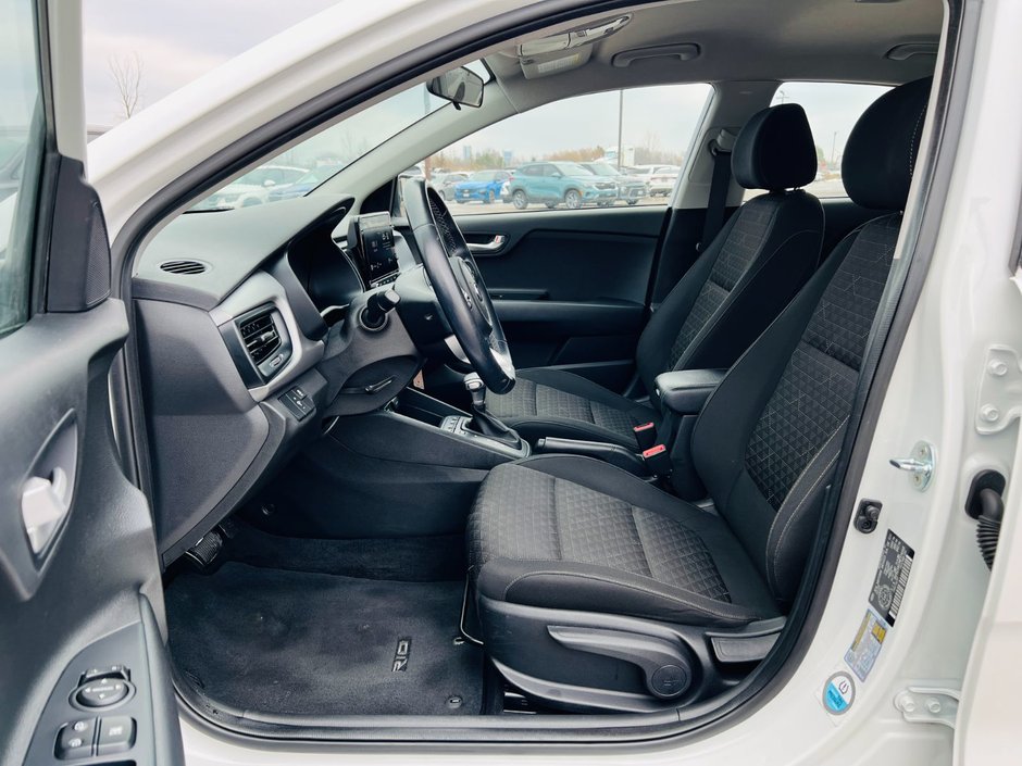 2021 Kia Rio 5-door LX+-7