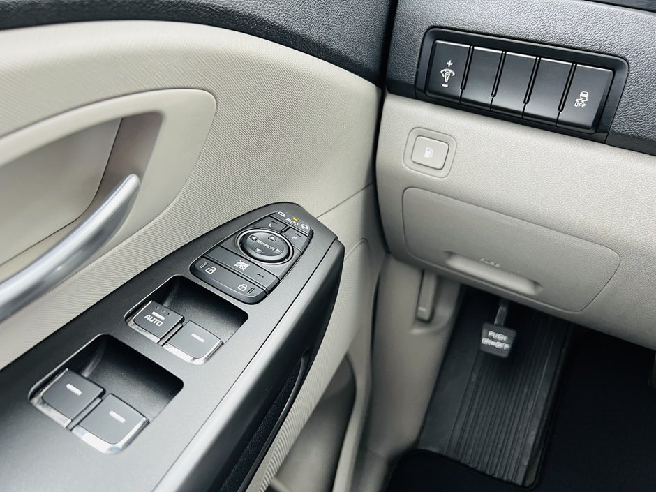 2020 Kia Sedona LX+ 3.3L-12