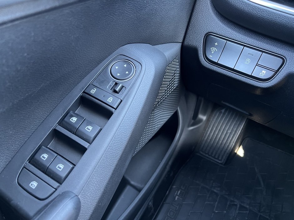2022 Kia Seltos LX-12