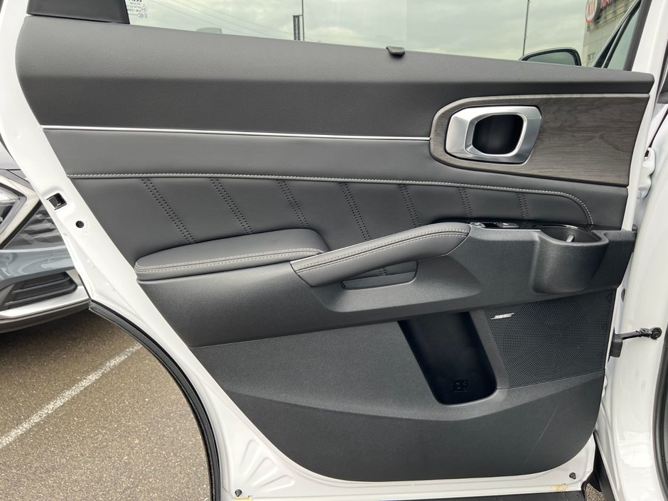 Kia Sorento X-Line Limited Black Interior 2025-75