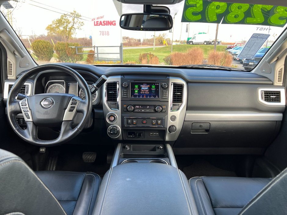 2019 Nissan Titan 4x4 Crew Cab PRO-4X-11