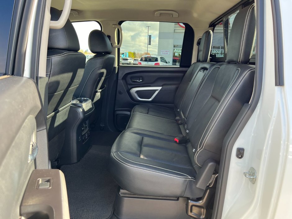 2019 Nissan Titan 4x4 Crew Cab PRO-4X-47