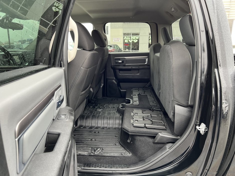 2022 Ram 1500 Classic SLT-32
