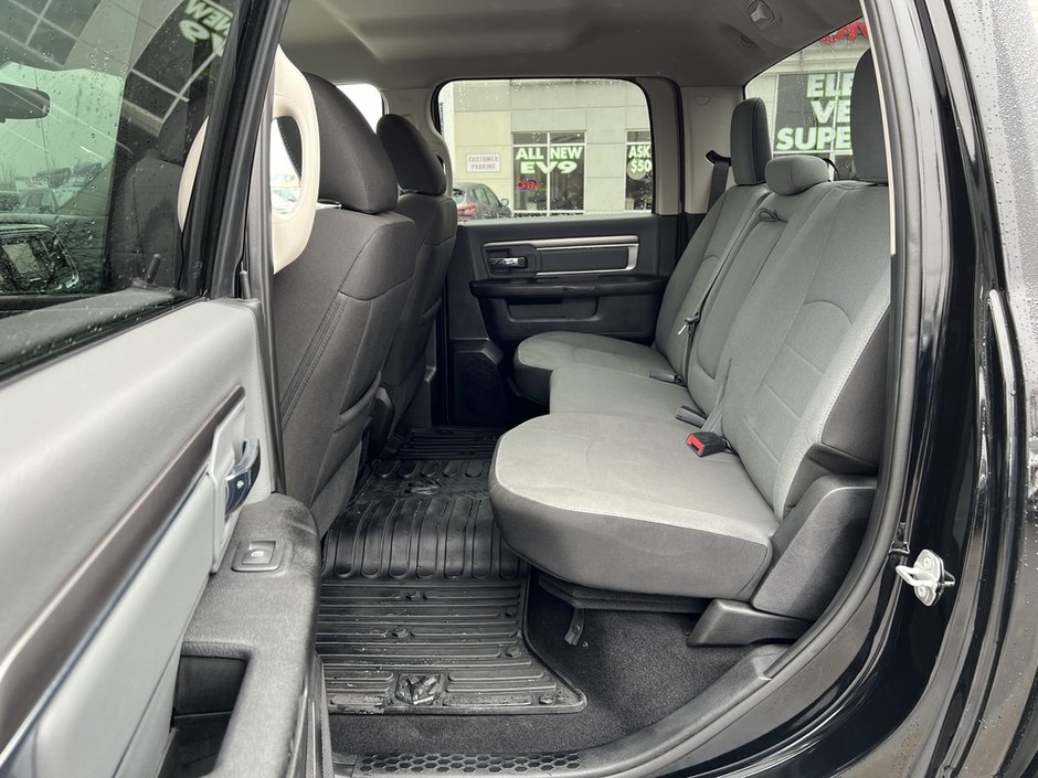 2022 Ram 1500 Classic SLT-30