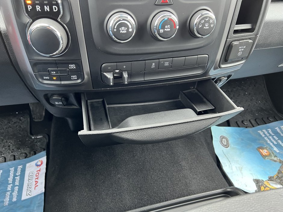 2022 Ram 1500 Classic SLT-24