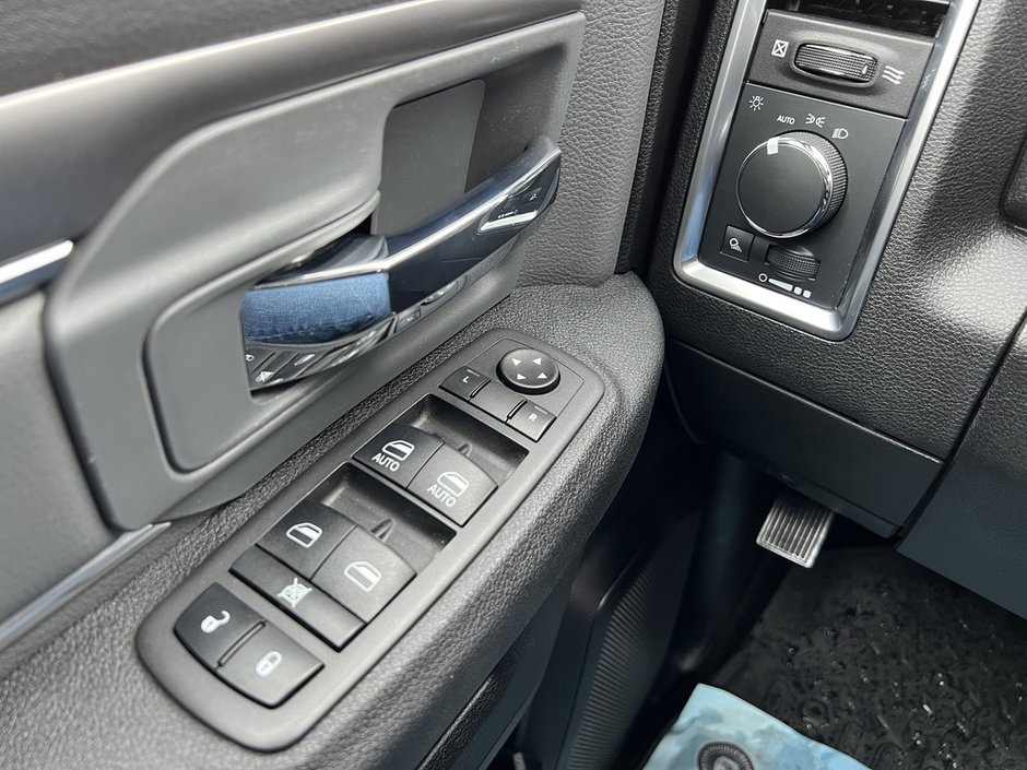 2022 Ram 1500 Classic SLT-13