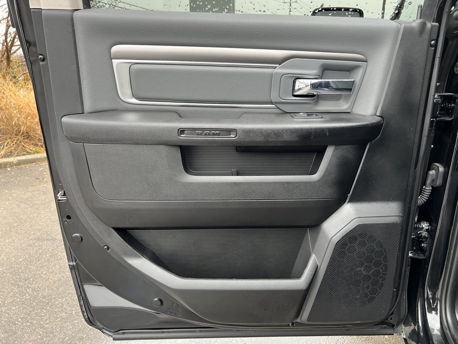 2022 Ram 1500 Classic SLT-29