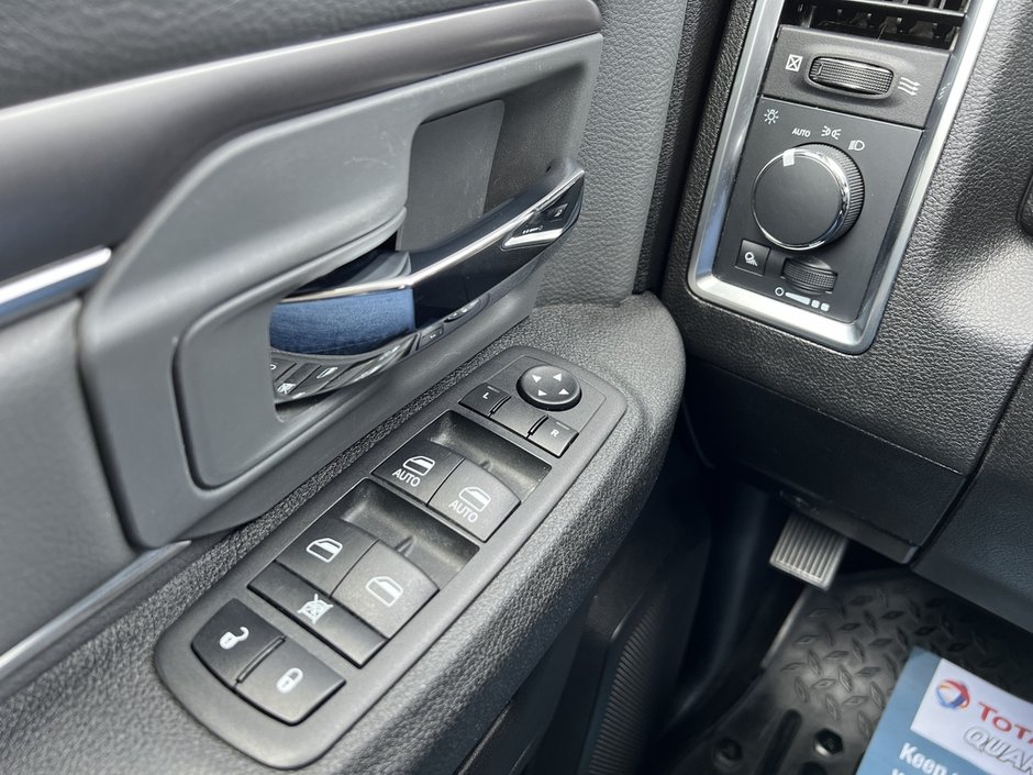 Ram 1500 Classic SLT 2023-14
