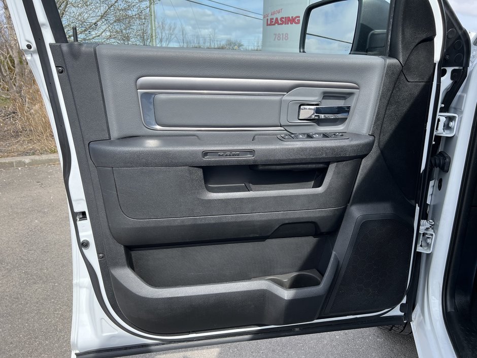 Ram 1500 Classic SLT 2023-8
