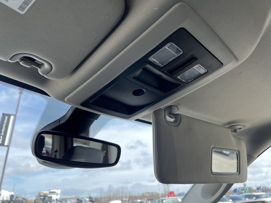Ram 1500 Classic SLT 2023-31