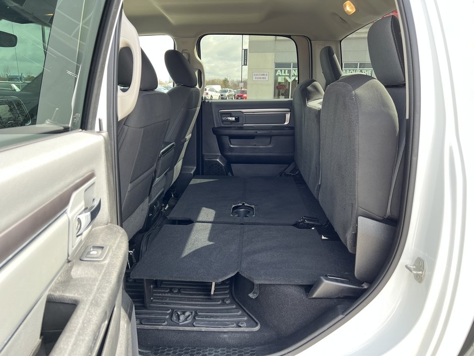 Ram 1500 Classic SLT 2023-37